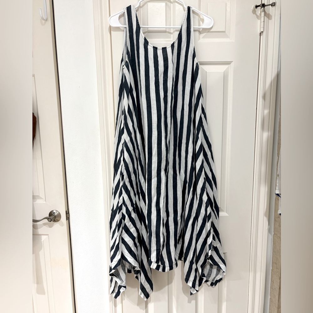 Trendy Navy Blue and White Striped Sleeveless Dress